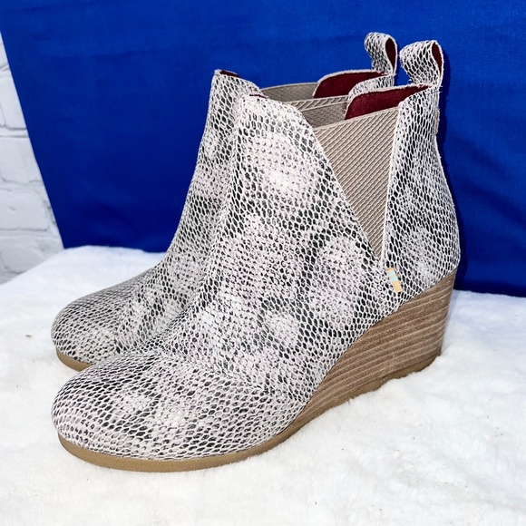 Toms Shoes - |•TOMS•| Cobblestone Snake Printed Suede Wedge Bootie Size 9